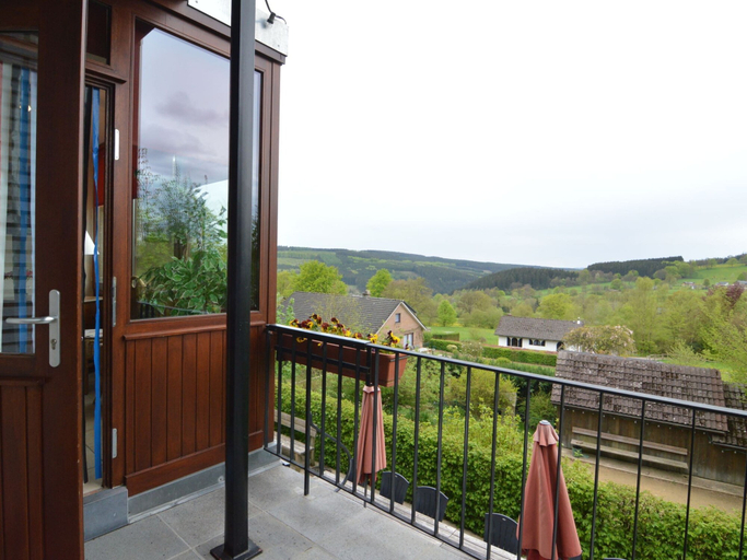 Others 5, Panoramic Retreat, Thirimont, Liège