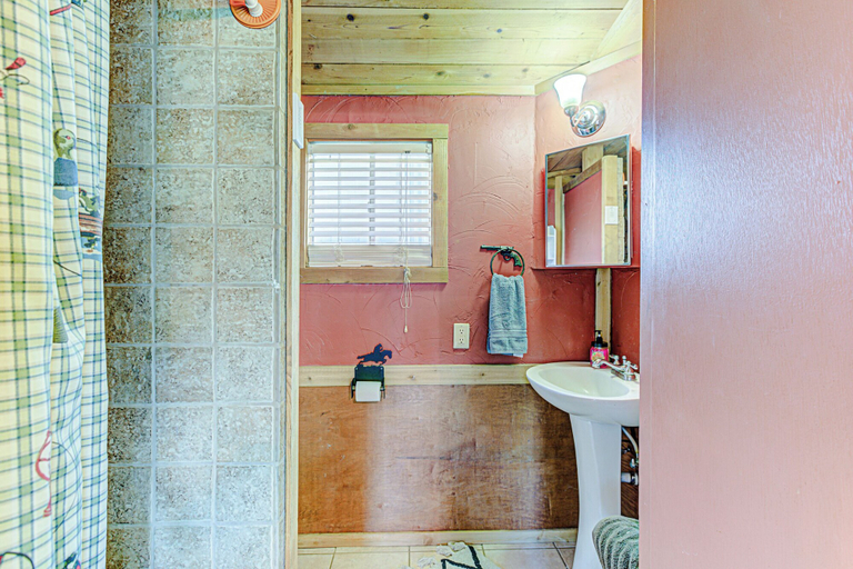 Bathroom 3, Kingsland Duo 2 Cottages in 1 w/ Lakeview!, Burnet