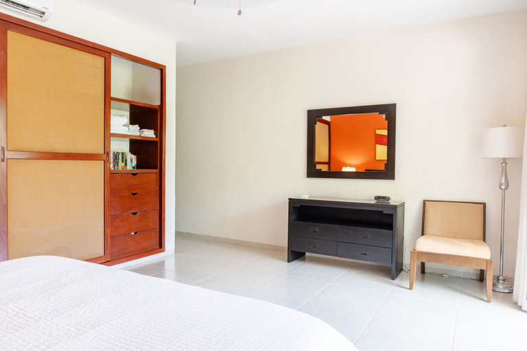 Room 2, Meridian 208 2 Bedroom Condo by RedAwning, Cozumel