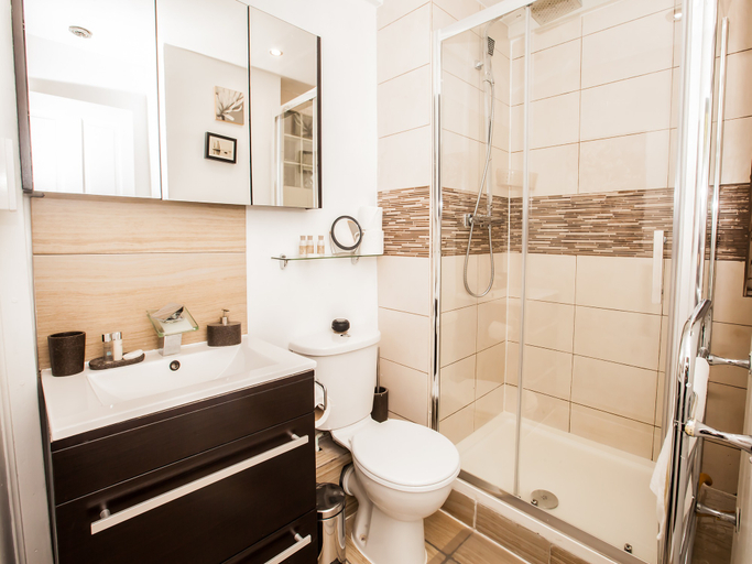 Bathroom 3, Pimlico Chic Suite, London