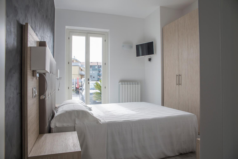 Others 2, Rooms A due Passi dal Mare, Macerata