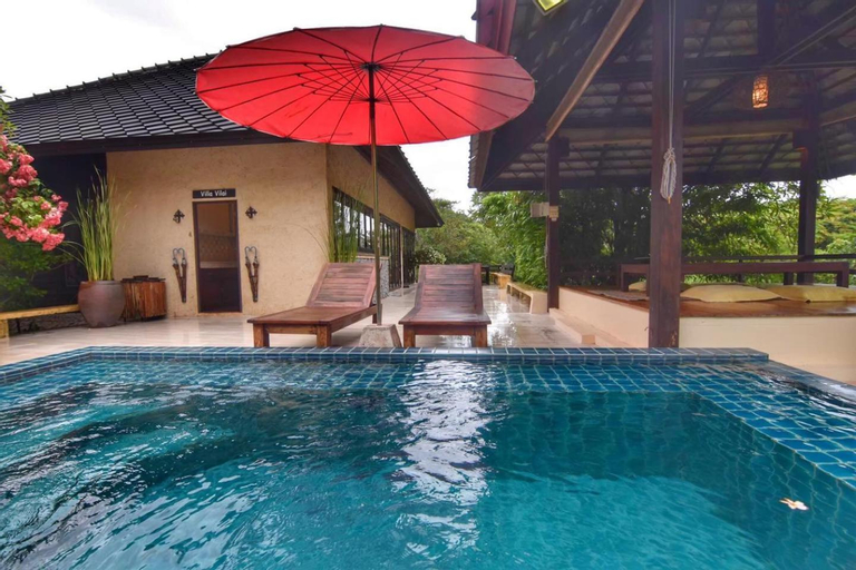 Swimming Pool 13