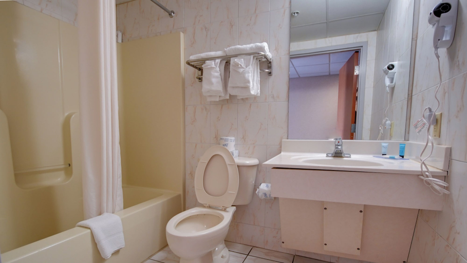 Bathroom 3, Ocean 1 Hotel and Suites, Worcester