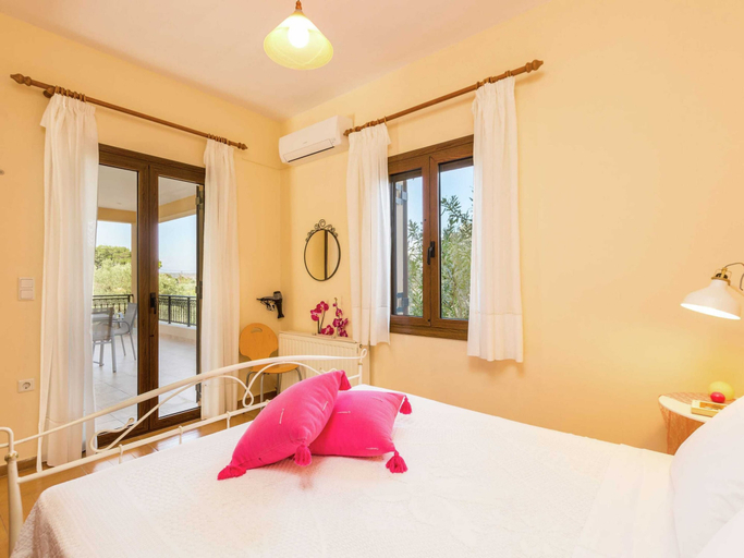 Bedroom 2, Spacious Apartment in Prines near Sea, Crete