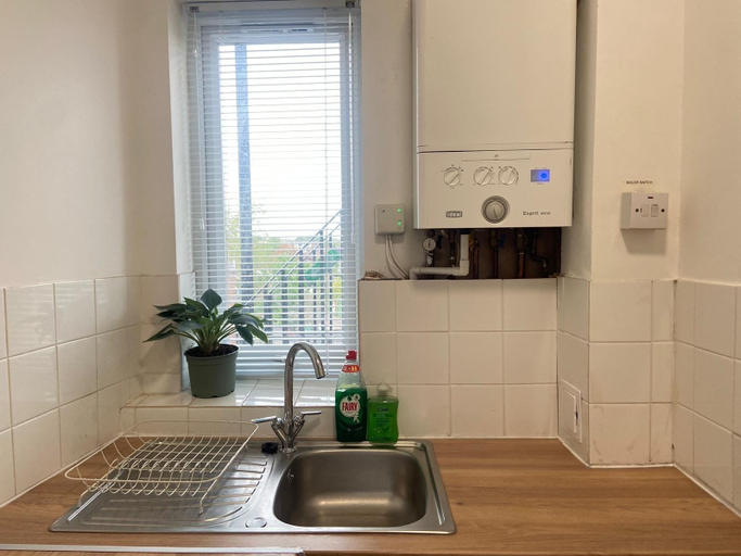 Others 5, Stunning 2-bed Apartment in Twickenham, London