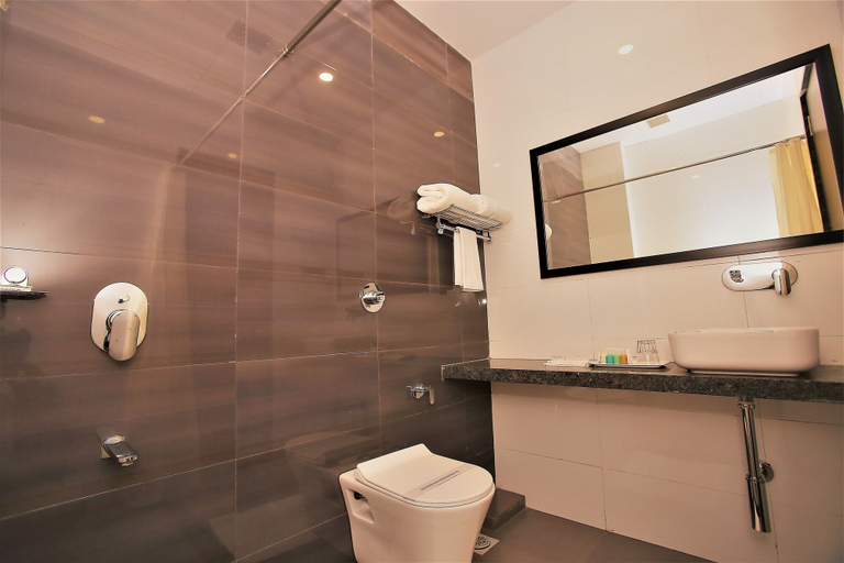Bathroom 3, Hotel Regents, Surat