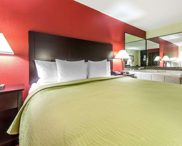 Bedroom 5, Quality Inn Sweetwater West, Monroe