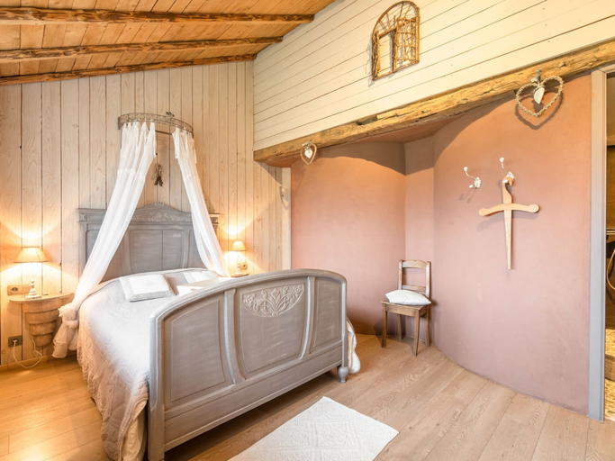 Bedroom 3, Beautiful Holiday Home with Hot Tub, Sauna & Monumental Fireplace, Luxembourg