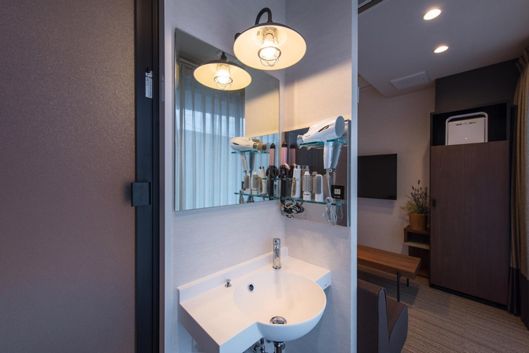 Bathroom 20