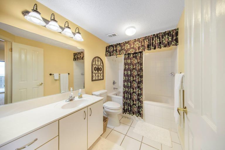 Bathroom 3, The Palms 504e, Baldwin