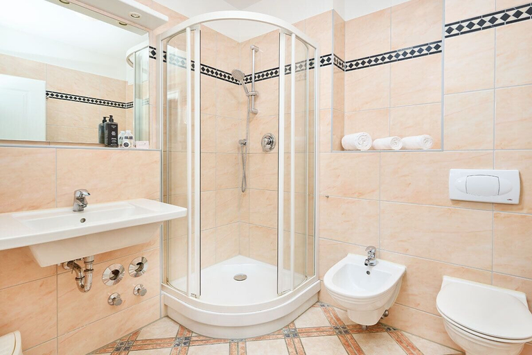 Bathroom 5, Strandhotel Prinz von Preussen, Vorpommern-Greifswald