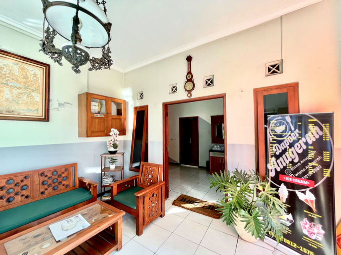 Public Area 3, Wisma Anugerah Redpartner Near Masjid Zayed Solo, Solo
