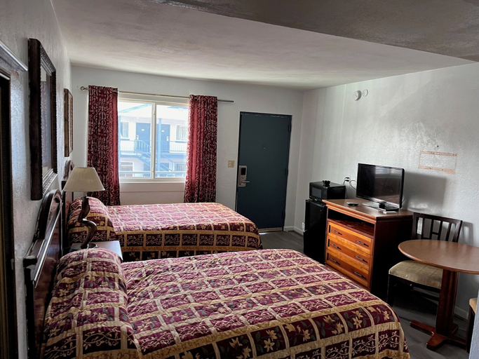 Bedroom 2, 8th Street Motel, Volusia