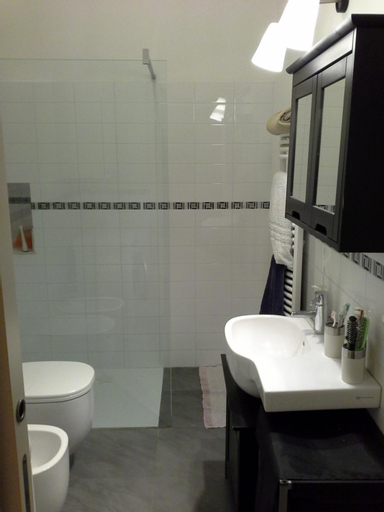Bathroom 16