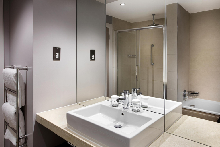 Bathroom 5, DoubleTree by Hilton Glasgow Central, Glasgow