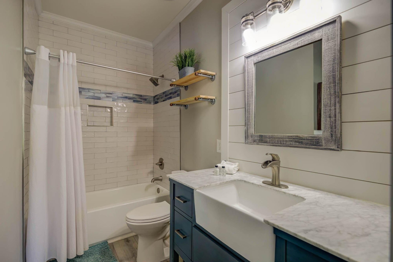Bathroom 4, The Rookery 2202, Baldwin