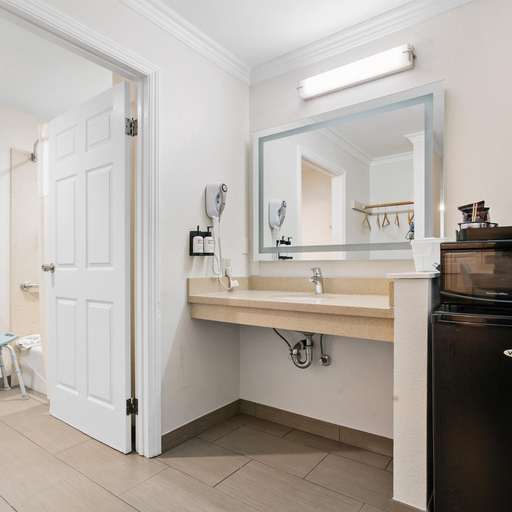 Bathroom 4, Pacific Shores Inn, San Luis Obispo