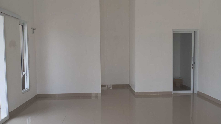 Others 4, Ellinor Full House, Lumajang