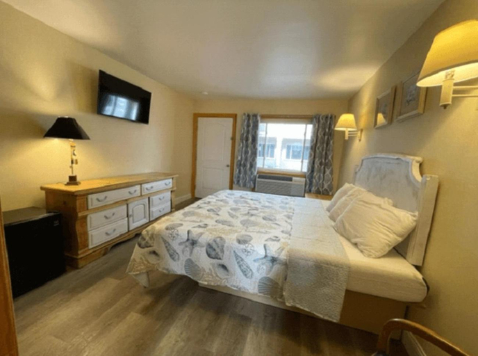 Bedroom 5, The Lamplight Inn, Ocean