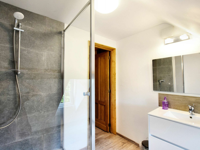 Bathroom 4, Magnificent Holiday Home in Baronville With Heated Pool & Billiards, Namur
