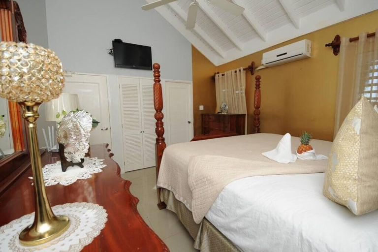 Bedroom 3, Crown Royal Villas
