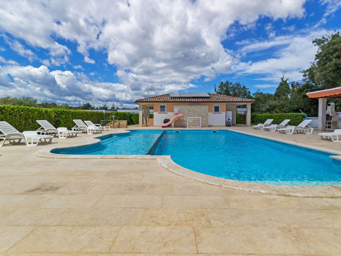 Sport & Beauty 4, Cozy Banjole Pool Retreat, Medulin
