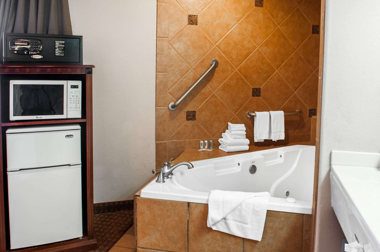 Bathroom 4, Quality Inn & Suites Las Cruces - University Area, Dona Ana