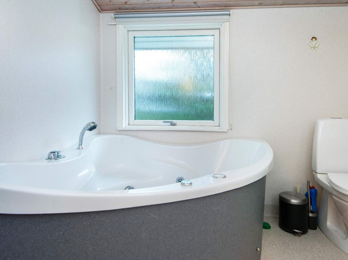 Bathroom 4, 4 Star Holiday Home in Juelsminde, Hedensted