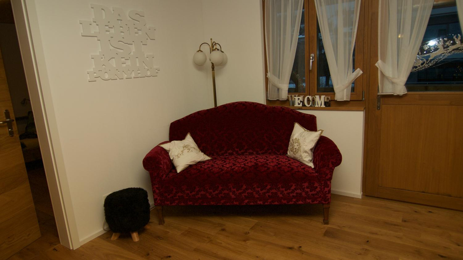 Others 4, Conny's B&B, Dielsdorf