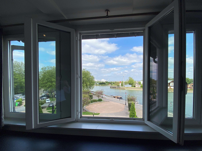 Exterior & Views 26