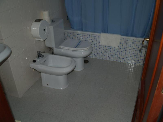Bathroom 3, Hostal Carlos III, Almería