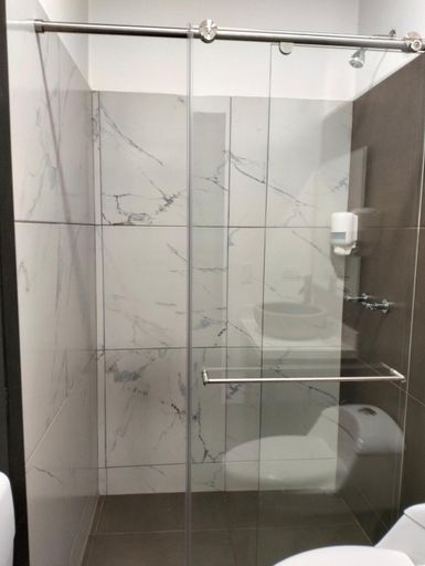 Bathroom 3, Hotel LaRamada, Marinilla
