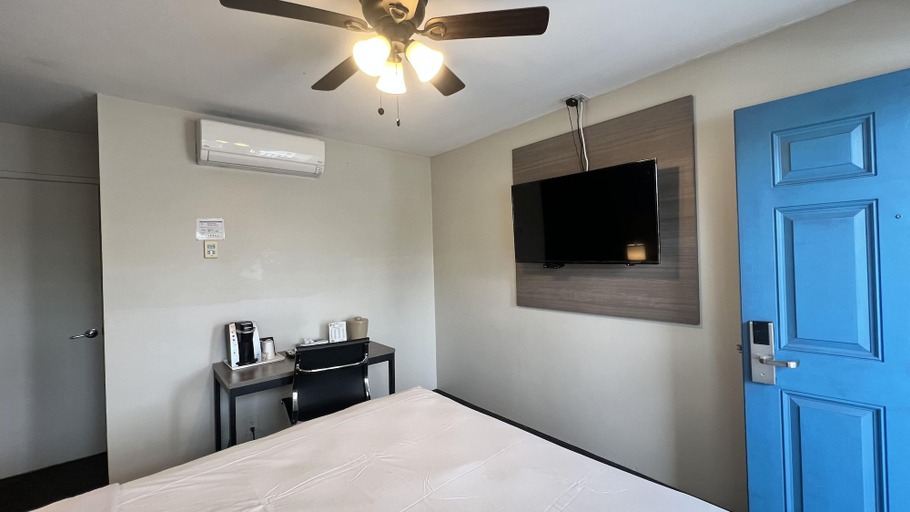 Room 2, Pismo Beachwalker Inn & Suites, San Luis Obispo