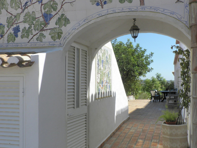 Others 4, Gorgeous Holiday Home With Swimming Pool, Portimão
