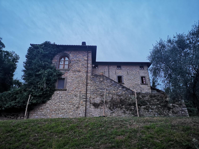 Exterior 11