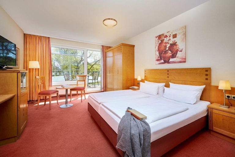 Bedroom 3, Strandhotel Luise von Preussen, Vorpommern-Greifswald