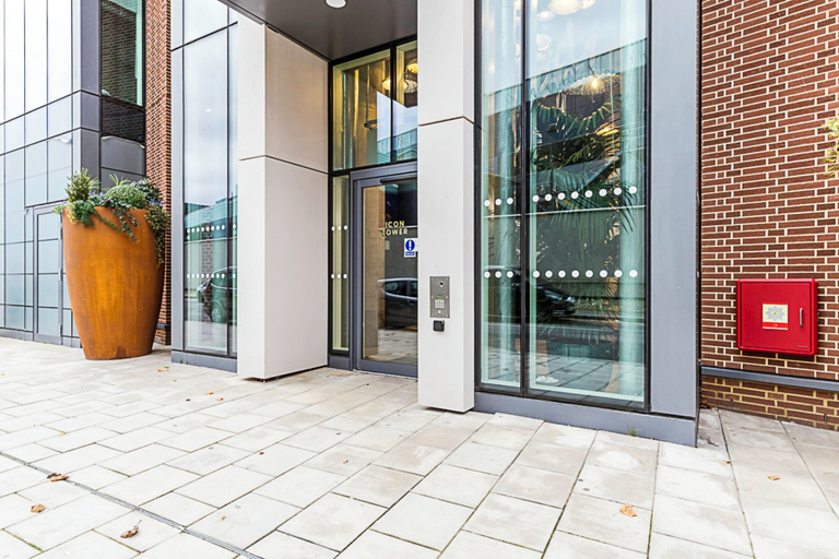 Exterior & Views 2, High Rise Apartment in Acton, London