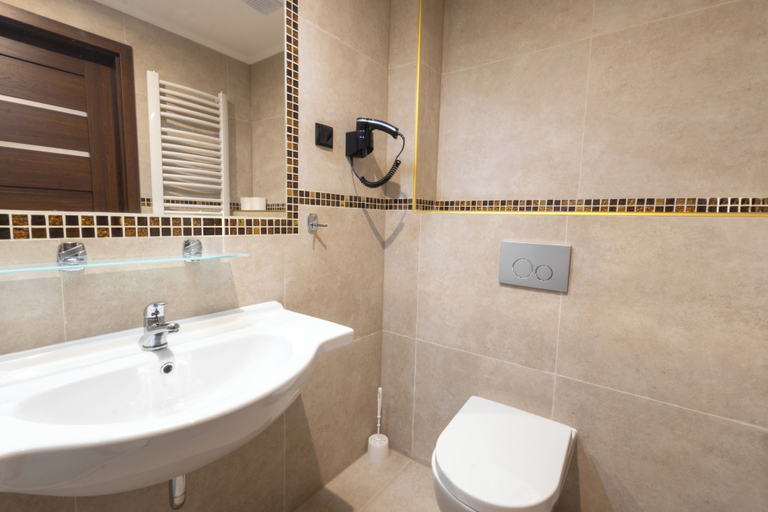 Bathroom 4, Hit Hotel, Warsaw