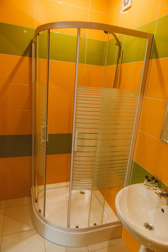 Bathroom 3, Hotel Korona, Kamianets'-Podil's'kyi