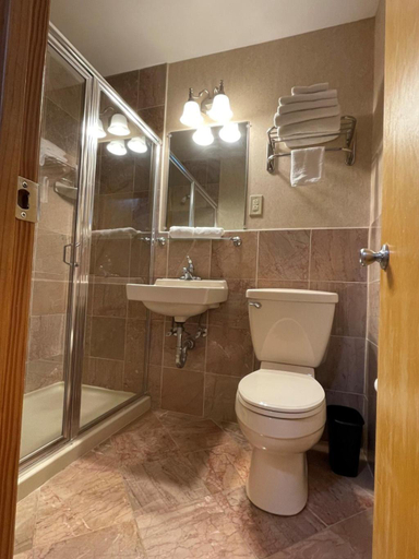 Bathroom, The Lamplight Inn, Ocean