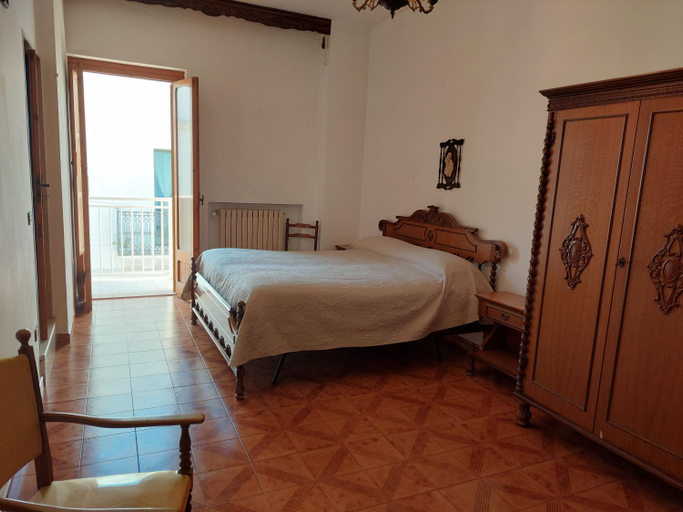 Others 4, Only Bed, Bari