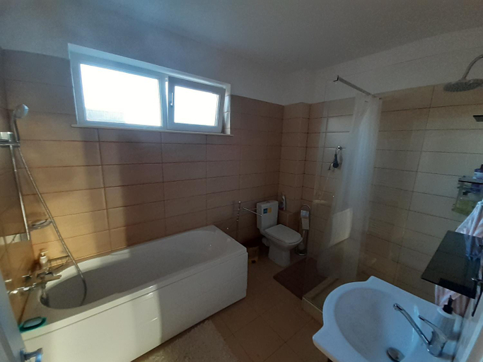 Bathroom 2, Casa Reds, Ramnicu Valcea