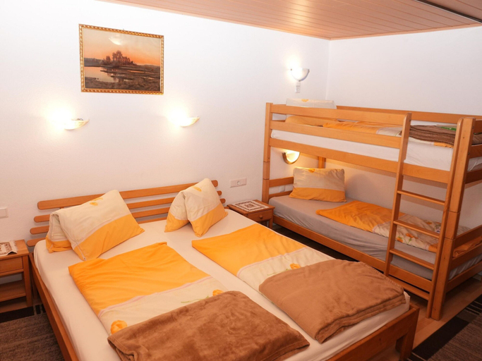 Others 4, Group Holiday Home in Hippach With Dreamy Views, Schwaz
