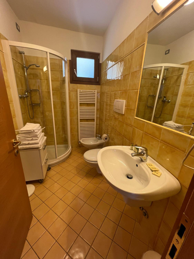 Bathroom 3, Albergo San Remo, Verona