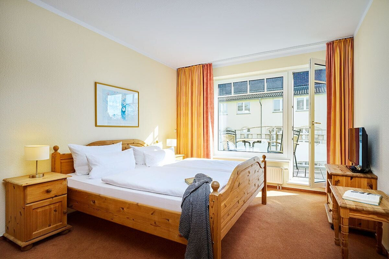 Bedroom 2, Strandhotel Luise von Preussen, Vorpommern-Greifswald