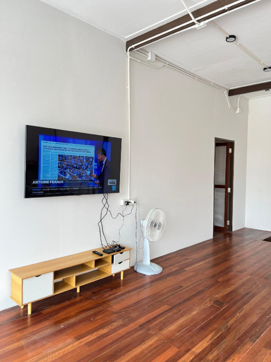 Public Area 2, House Ju Hostel, Phra Nakhon