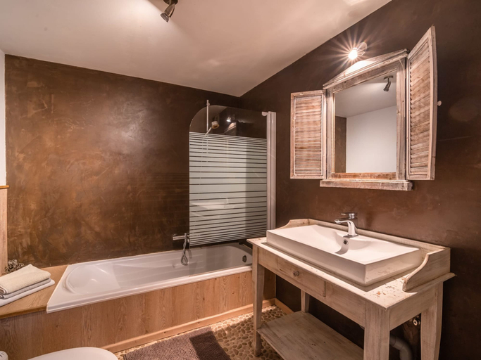 Bathroom 4, Beautiful Holiday Home with Hot Tub, Sauna & Monumental Fireplace, Luxembourg