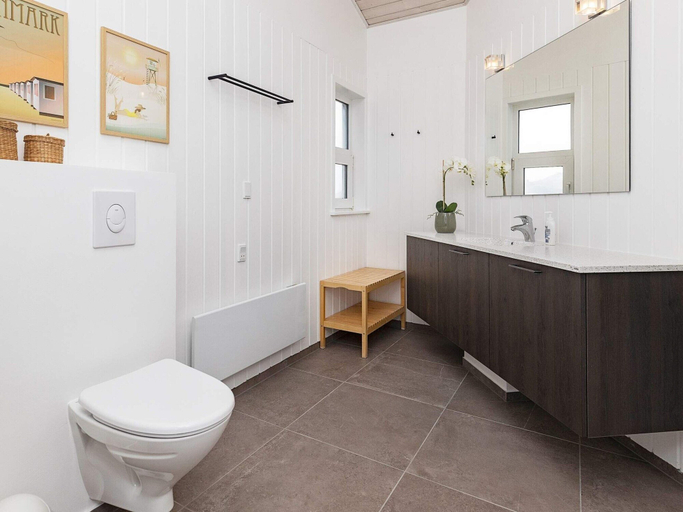 Bathroom 4, 5 Star Holiday Home in Pandrup, Jammerbugt