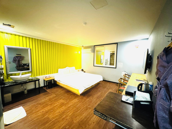 Bedroom 2, IN HOTEL, Saha