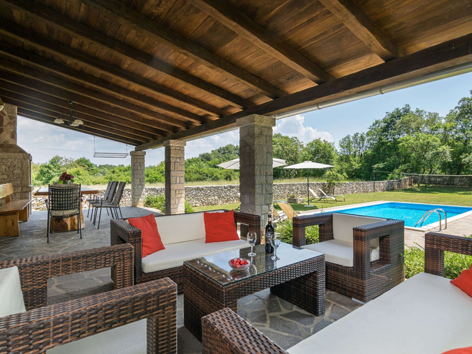 Food & Drinks, Spacious Villa in Tinjan With Pool, Tinjan